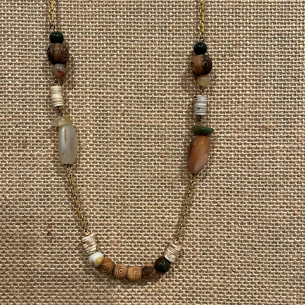 Wood & glass bead mixed texture material necklace. 
Vogue Vintage.